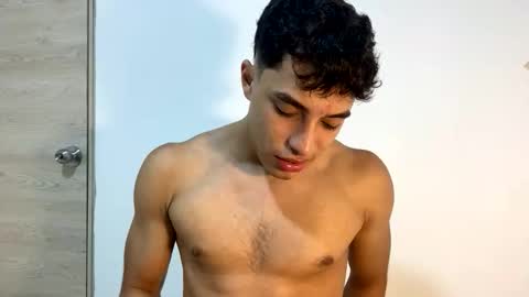 Snapshot of santi36rt chatting on February 3, 11:54 pm santi36rt online show from February 3, 11:54 pm