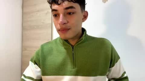 Snapshot of santi36rt chatting on February 9, 11:42 pm santi36rt online show from February 9, 11:42 pm