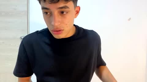 Snapshot of santi36rt chatting on February 11, 12:04 am santi36rt online show from February 11, 12:04 am