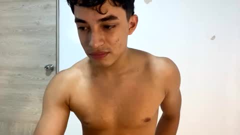 Snapshot of santi36rt chatting on February 13, 11:12 pm santi36rt online show from February 13, 11:12 pm