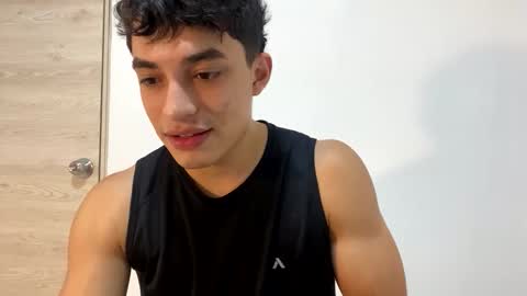 Snapshot of santi36rt chatting on February 19, 11:12 pm santi36rt online show from February 19, 11:12 pm