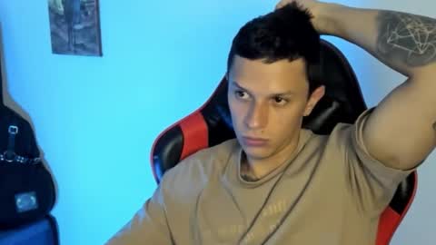 Snapshot of santi_alpha chatting on February 15, 5:53 pm Santi online show from February 15, 5:53 pm