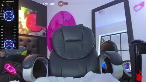 Snapshot of santi_delacruz chatting on December 3, 8:28 pm santi online show from December 3, 8:28 pm