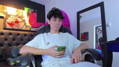 Snapshot of santi_delacruz chatting on January 15, 2:24 pm santi online show from January 15, 2:24 pm