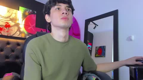 Snapshot of santi_delacruz chatting on January 17, 2:39 pm santi online show from January 17, 2:39 pm