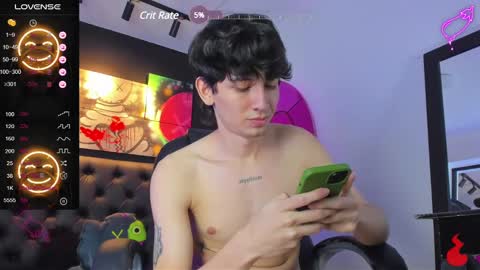 Snapshot of santi_delacruz chatting on January 28, 6:49 pm santi online show from January 28, 6:49 pm