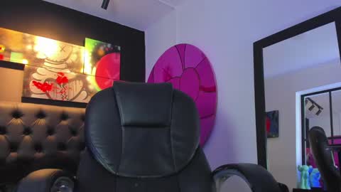 Snapshot of santi_delacruz chatting on February 1, 2:02 pm santi online show from February 1, 2:02 pm