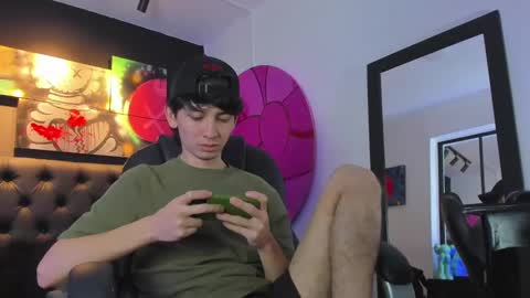 Snapshot of santi_delacruz chatting on February 1, 5:05 pm santi online show from February 1, 5:05 pm