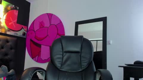 Snapshot of santi_delacruz chatting on February 14, 3:36 pm santi online show from February 14, 3:36 pm