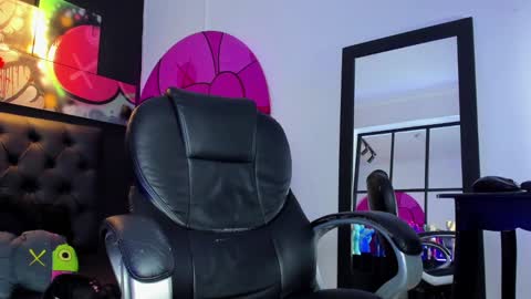 Snapshot of santi_delacruz chatting on February 25, 3:05 pm santi online show from February 25, 3:05 pm