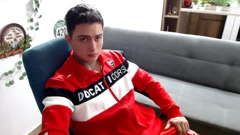 santi_ss online show from April 3, 2:09 am