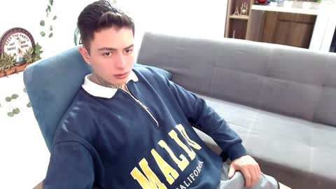 Snapshot of santi_ss chatting on April 4, 2:36 pm santi_ss online show from April 4, 2:36 pm