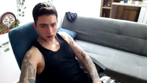 Snapshot of santi_ss chatting on April 5, 2:42 am santi_ss online show from April 5, 2:42 am