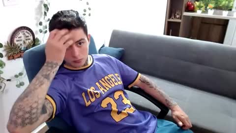 Snapshot of santi_ss chatting on April 8, 2:50 pm santi_ss online show from April 8, 2:50 pm