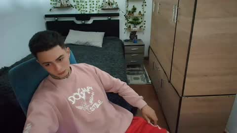 Snapshot of santi_ss chatting on April 16, 1:06 am santi_ss online show from April 16, 1:06 am