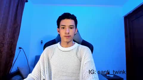 Snapshot of santi_twink19 chatting on December 15, 11:01 am santi_twink19 online show from December 15, 11:01 am