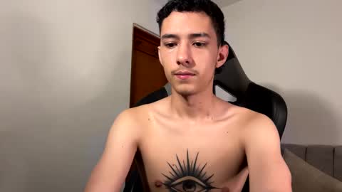 Snapshot of santi_twink19 chatting on January 8, 1:09 pm santi_twink19 online show from January 8, 1:09 pm