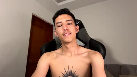 Snapshot of santi_twink19 chatting on January 8, 11:52 pm santi_twink19 online show from January 8, 11:52 pm