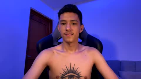 Snapshot of santi_twink19 chatting on January 9, 2:54 am santi_twink19 online show from January 9, 2:54 am