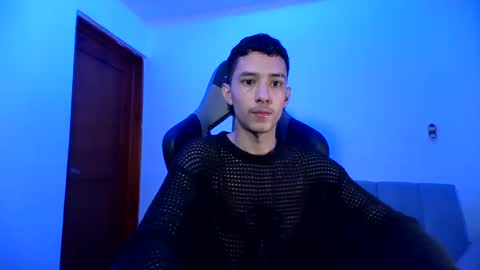 Snapshot of santi_twink19 chatting on January 10, 9:02 am santi_twink19 online show from January 10, 9:02 am