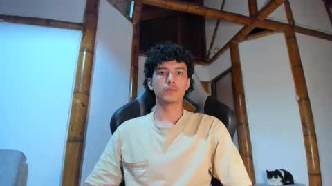 santi_twink19 online show from February 7, 4:27 am