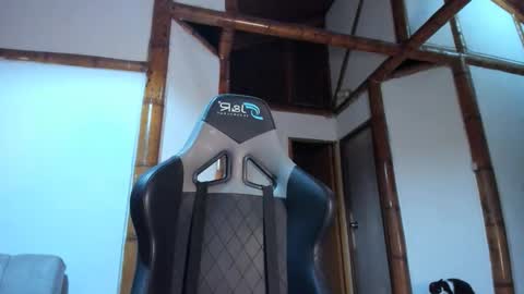 santi_twink19 online show from February 10, 9:13 am