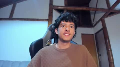 santi_twink19 online show from February 21, 8:15 am