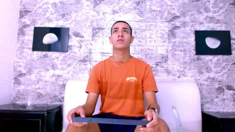 Snapshot of santiago_deluca chatting on March 30, 7:37 pm santiago_deluca online show from March 30, 7:37 pm