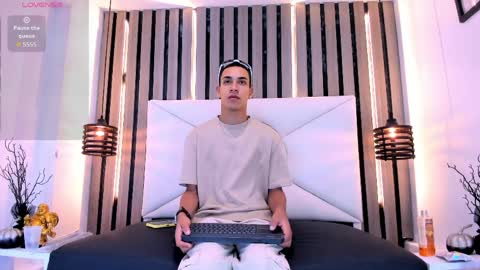 Snapshot of santiago_deluca chatting on April 3, 7:12 pm santiago_deluca online show from April 3, 7:12 pm