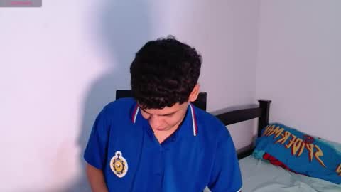 Snapshot of santiago_foxx chatting on February 21, 6:42 pm santi online show from February 21, 6:42 pm