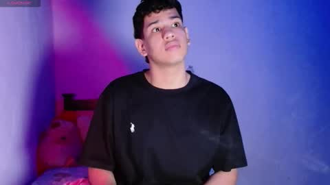 Snapshot of santiago_foxx chatting on March 16, 11:20 pm santi online show from March 16, 11:20 pm