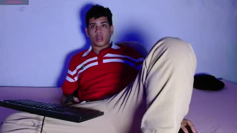 Snapshot of santiago_foxx chatting on March 31, 9:37 pm santi online show from March 31, 9:37 pm