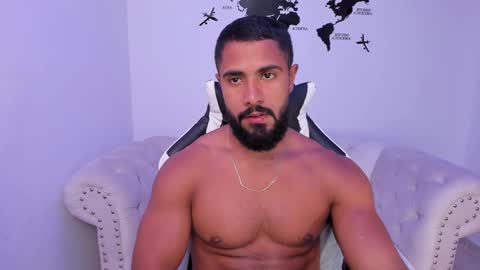 santiago_huntt online show from September 18, 8:11 pm
