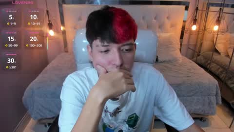 Snapshot of santiago_morgan chatting on April 4, 10:40 pm SANTIAGO online show from April 4, 10:40 pm