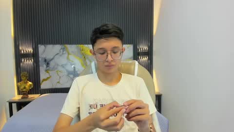 Snapshot of santiago_russo18 chatting on September 20, 1:34 pm santiago_russo18 online show from September 20, 1:34 pm