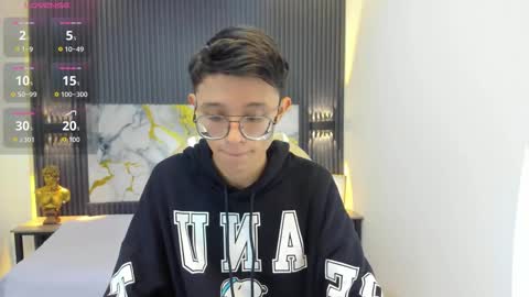 Snapshot of santiago_russo18 chatting on September 21, 1:02 pm santiago_russo18 online show from September 21, 1:02 pm