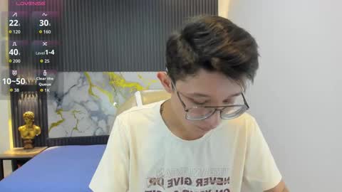 Snapshot of santiago_russo18 chatting on September 27, 12:21 pm santiago_russo18 online show from September 27, 12:21 pm