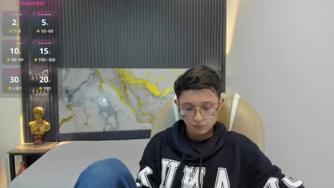 Snapshot of santiago_russo18 chatting on October 6, 12:35 pm santiago_russo18 online show from October 6, 12:35 pm