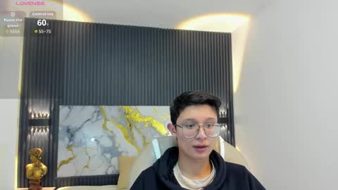 Snapshot of santiago_russo18 chatting on October 13, 1:00 pm santiago_russo18 online show from October 13, 1:00 pm