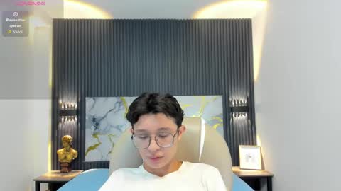 Snapshot of santiago_russo18 chatting on October 24, 12:01 pm santiago_russo18 online show from October 24, 12:01 pm