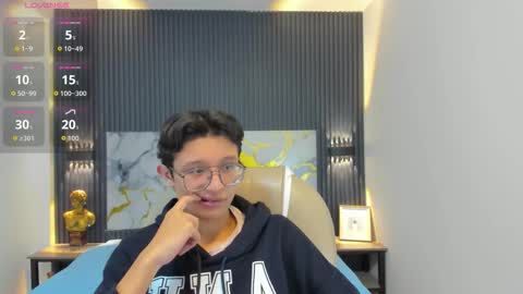 Snapshot of santiago_russo18 chatting on October 29, 12:07 pm santiago_russo18 online show from October 29, 12:07 pm