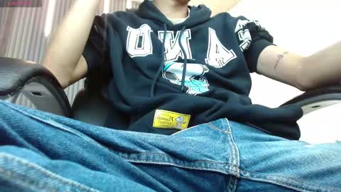 santiago_russo18 online show from March 5, 12:56 pm