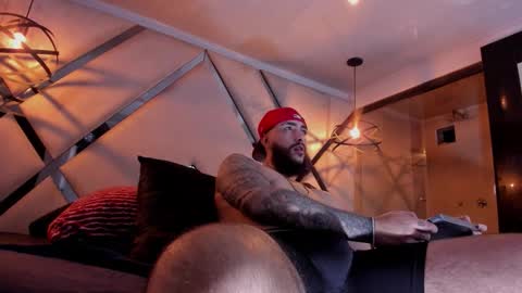 Snapshot of santiagohincapiie chatting on March 5, 4:52 am Santiago Hincapiie online show from March 5, 4:52 am