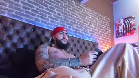 Snapshot of santiagohincapiie chatting on March 8, 4:27 am Santiago Hincapiie online show from March 8, 4:27 am