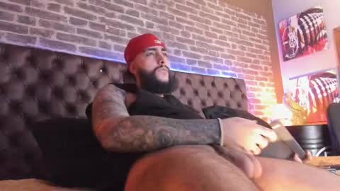 Snapshot of santiagohincapiie chatting on March 9, 9:08 pm Santiago Hincapiie online show from March 9, 9:08 pm