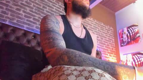 Snapshot of santiagohincapiie chatting on March 12, 8:59 pm Santiago Hincapiie online show from March 12, 8:59 pm