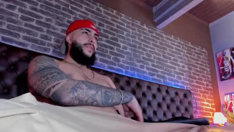 Snapshot of santiagohincapiie chatting on March 13, 9:32 pm Santiago Hincapiie online show from March 13, 9:32 pm