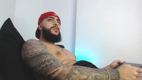 Snapshot of santiagohincapiie chatting on March 19, 5:11 am Santiago Hincapiie online show from March 19, 5:11 am