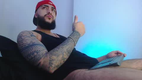 Snapshot of santiagohincapiie chatting on March 19, 11:20 pm Santiago Hincapiie online show from March 19, 11:20 pm