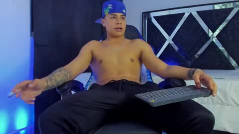 Santi Reyes online show from December 31, 1:47 am